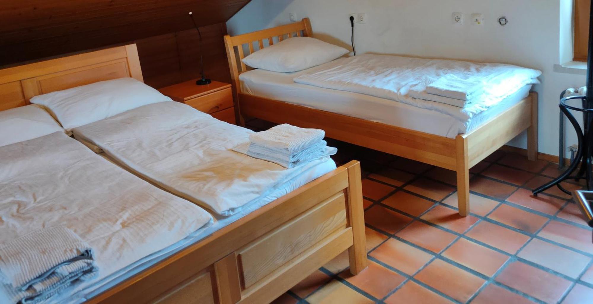 Rooms And Apartment Na Poljani Skofja Loka Room photo
