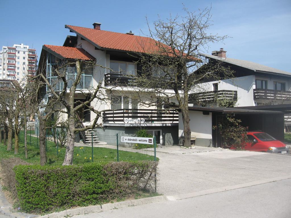Rooms And Apartment Na Poljani Skofja Loka Exterior photo
